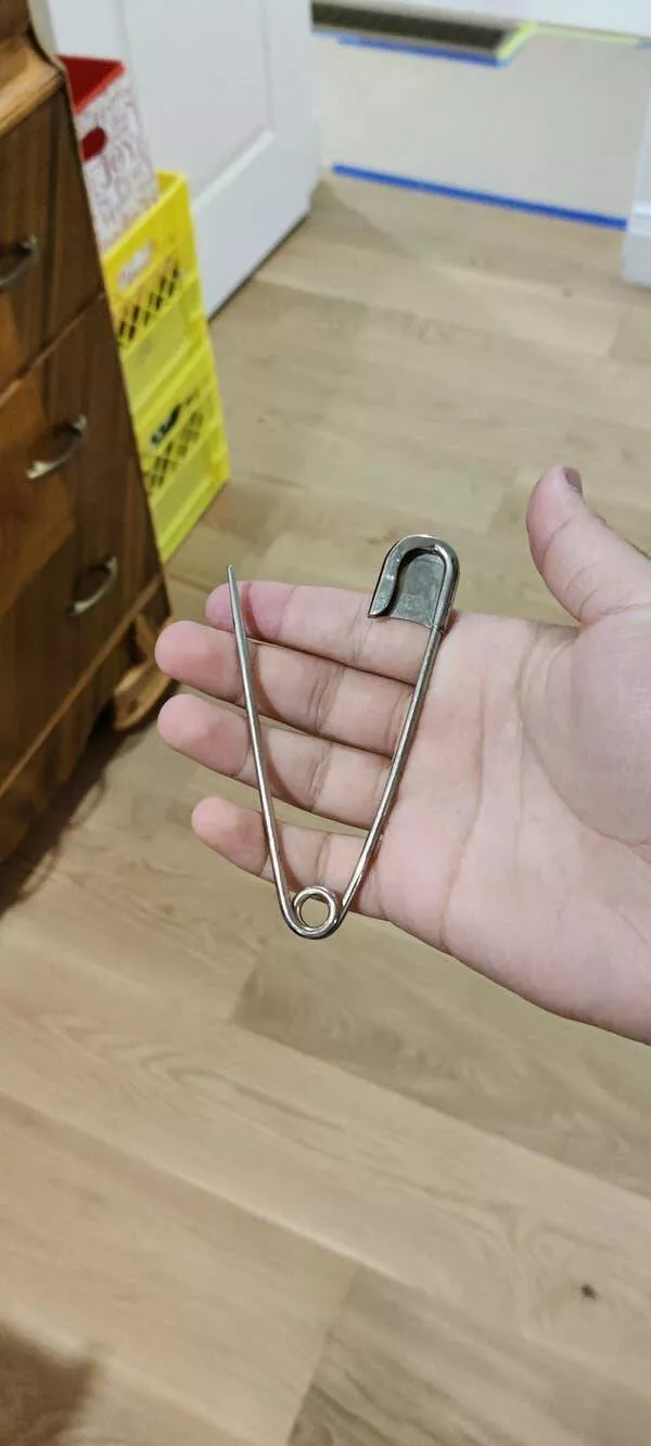 Merveilles visuelles eblouissantes des images vraiment fascinantes - #5 And safety pins can be huge Merveilles visuelles eblouissantes des images vraiment fascinantes - #5 And safety pins can be huge