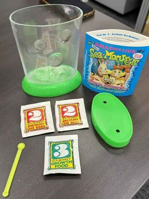 Situation legerement irritante des moments qui chatouillent la frustration - #14 J'ai ouvert un kit de Sea-Monkeys des années 90 pour découvrir qu'il manquait le paquet 1.