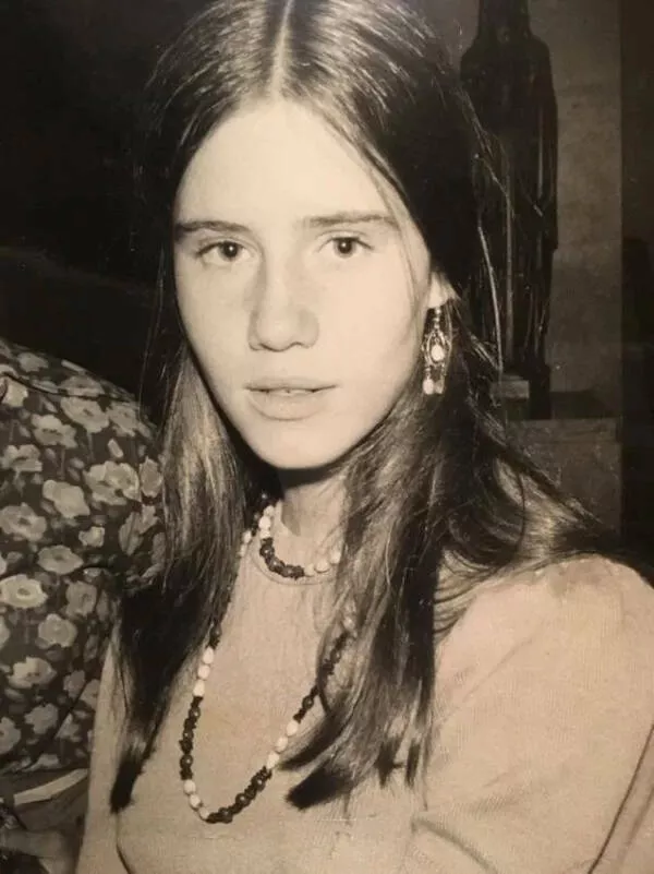Nostalgic charm exploring the allure of vintage vibes - #7 A glimpse of my mom's teenage years, embracing the hippie vibe of the 70s Nostalgic charm exploring the allure of vintage vibes - #7 A glimpse of my mom's teenage years, embracing the hippie vibe of the 70s