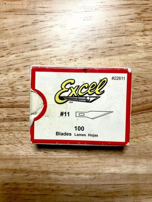 Tresors eprouves par le temps objets durables qui resistent a lepreuve du temps - #34 Un hommage aux lames Excel #11 pour leur durabilité. Achetées il y a 15 ans, il en reste encore 27. Beaucoup plus tranchantes et plus durables que les lames Xacto. Tresors eprouves par le temps objets durables qui resistent a lepreuve du temps - #34 Un hommage aux lames Excel #11 pour leur durabilité. Achetées il y a 15 ans, il en reste encore 27. Beaucoup plus tranchantes et plus durables que les lames Xacto.