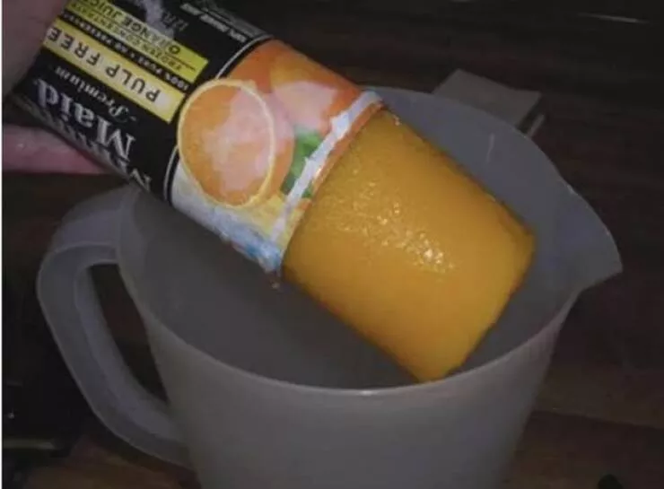 Retrouvailles avec la nostalgie des annees 90 tresors trouves dans le foyer de chaque millenaire - #1 Boîtes de concentré de jus congelé dans le congélateur pour faire du jus frais Retrouvailles avec la nostalgie des annees 90 tresors trouves dans le foyer de chaque millenaire - #1 Boîtes de concentré de jus congelé dans le congélateur pour faire du jus frais