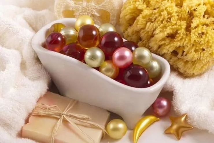 Retrouvailles avec la nostalgie des annees 90 tresors trouves dans le foyer de chaque millenaire - #15 Perles de bain dans la salle de bain, purement décoratives et rarement utilisées Retrouvailles avec la nostalgie des annees 90 tresors trouves dans le foyer de chaque millenaire - #15 Perles de bain dans la salle de bain, purement décoratives et rarement utilisées