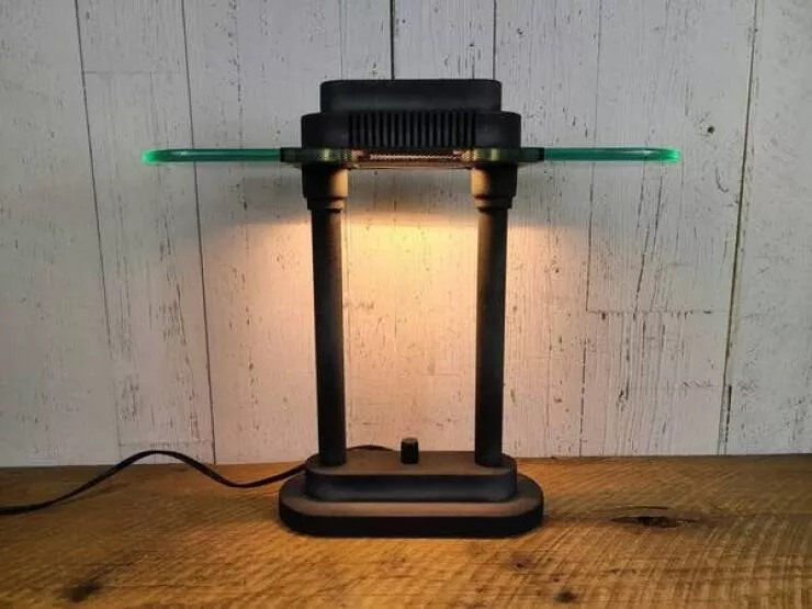 Retrouvailles avec la nostalgie des annees 90 tresors trouves dans le foyer de chaque millenaire - #18 Lampes de bureau ~chic~ qui pouvaient brûler si elles étaient touchées lorsqu'elles étaient allumées Retrouvailles avec la nostalgie des annees 90 tresors trouves dans le foyer de chaque millenaire - #18 Lampes de bureau ~chic~ qui pouvaient brûler si elles étaient touchées lorsqu'elles étaient allumées