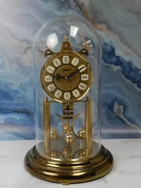 Retrouvailles avec la nostalgie des annees 90 tresors trouves dans le foyer de chaque millenaire - #19 Horloges ~chic~ en verre à dôme, tentantes à jouer avec les ressorts de suspension Retrouvailles avec la nostalgie des annees 90 tresors trouves dans le foyer de chaque millenaire - #19 Horloges ~chic~ en verre à dôme, tentantes à jouer avec les ressorts de suspension