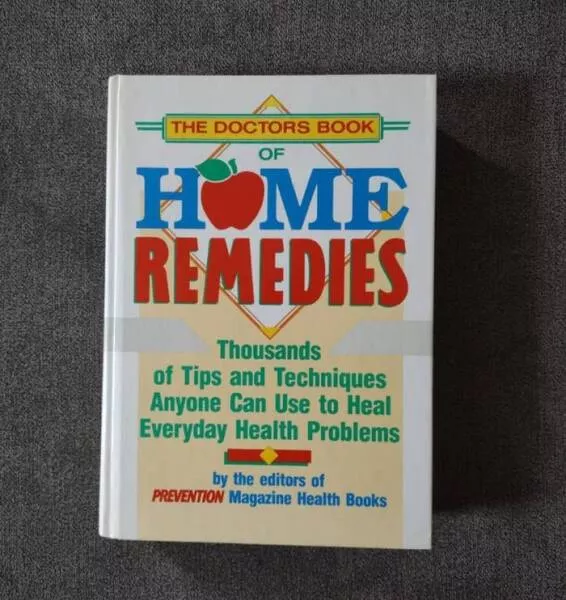 Retrouvailles avec la nostalgie des annees 90 tresors trouves dans le foyer de chaque millenaire - #2 Une copie du livre Les remèdes maison du docteur, souvent rangée parmi les livres de cuisine de la cuisine Retrouvailles avec la nostalgie des annees 90 tresors trouves dans le foyer de chaque millenaire - #2 Une copie du livre Les remèdes maison du docteur, souvent rangée parmi les livres de cuisine de la cuisine