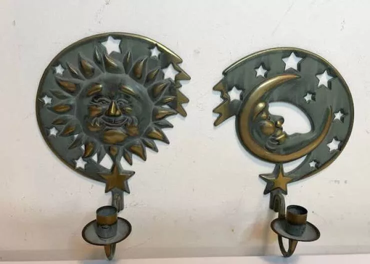 Retrouvailles avec la nostalgie des annees 90 tresors trouves dans le foyer de chaque millenaire - #20 Appliques murales à bougies en métal contenant des bougies jamais allumées pour la décoration Retrouvailles avec la nostalgie des annees 90 tresors trouves dans le foyer de chaque millenaire - #20 Appliques murales à bougies en métal contenant des bougies jamais allumées pour la décoration