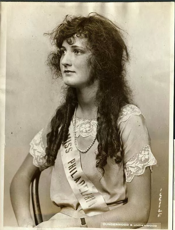 Photos historiques rares qui changeront votre perspective - #12 This is Ruth Malcolmson, the woman who won the 1924 Miss America pageant: Photos historiques rares qui changeront votre perspective - #12 This is Ruth Malcolmson, the woman who won the 1924 Miss America pageant: