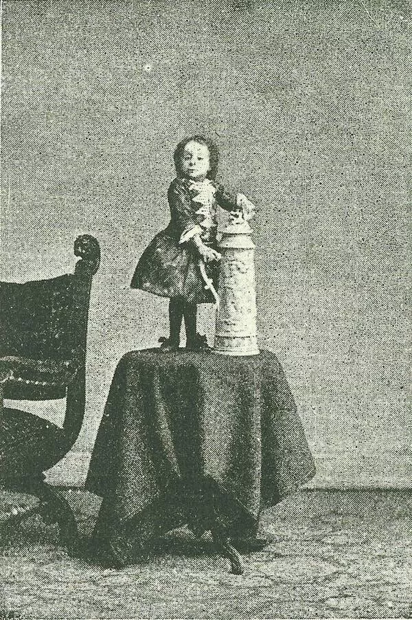 Rare historical photos that will alter your worldview - #24 And this is Pauline Musters, the shortest woman ever to live: