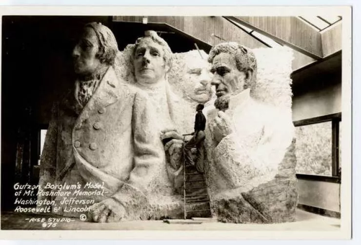 Rare historical photos that will alter your worldview - #33 The presidents on Mount Rushmore were originally planned to look like this: