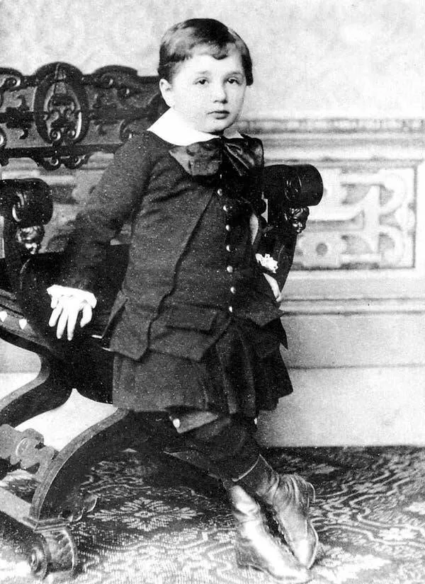 Rare historical photos that will alter your worldview - #34 This is what a 3-year-old Albert Einstein looked like: