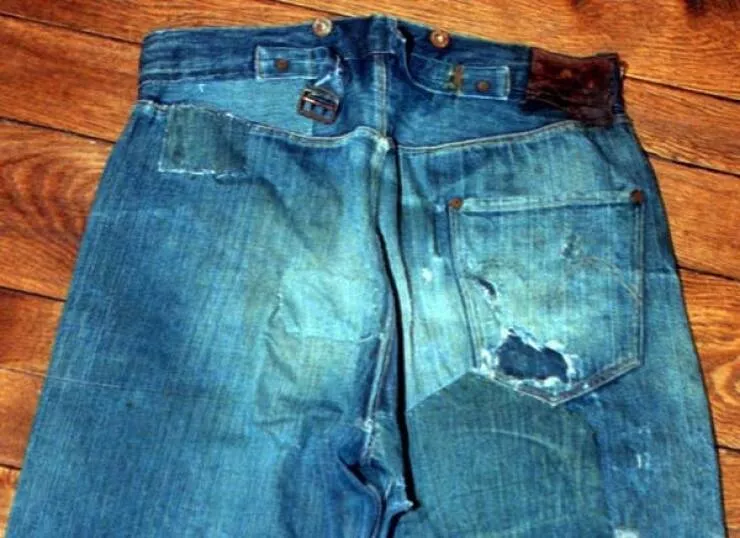 Photos historiques rares qui changeront votre perspective - #6 This is what one of the world's oldest pairs of Levi's jeans looks like: Photos historiques rares qui changeront votre perspective - #6 This is what one of the world's oldest pairs of Levi's jeans looks like: