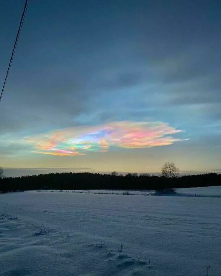 Photos offrant une touche modeste de divertissement et dintrigue - #14 Les nuages irisés, un phénomène des petites gouttelettes d'eau ou cristaux de glace diffusant la lumière