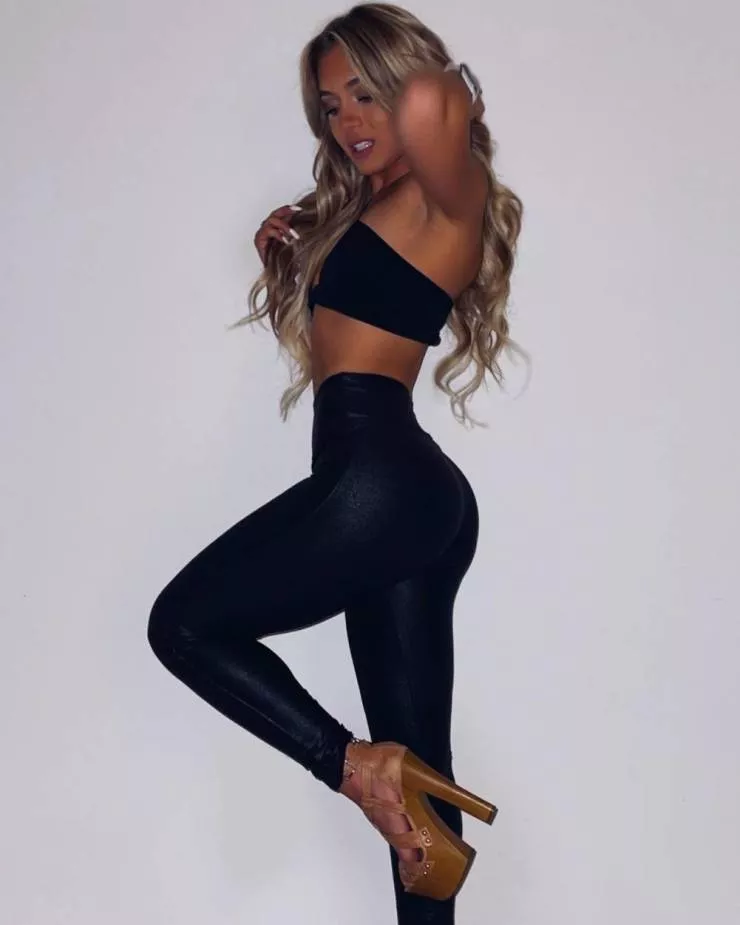 The allure of tight pants a sexy fashion statement - #28 The allure of tight pants a sexy fashion statement - #28