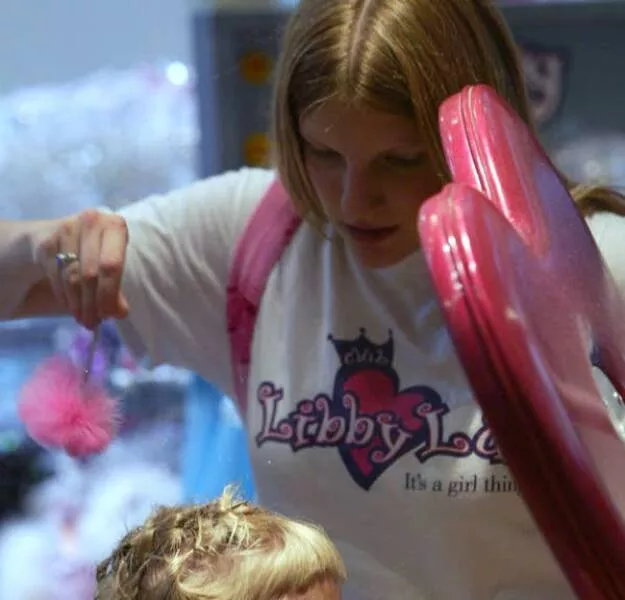 Photos nostalgique un retour en arriere pour les 32 45 ans - #10 Les magasins Club Libby Lu au centre commercial, qui ressemblaient à l'enfant chéri des Bratz Dolls et de Limited Too: