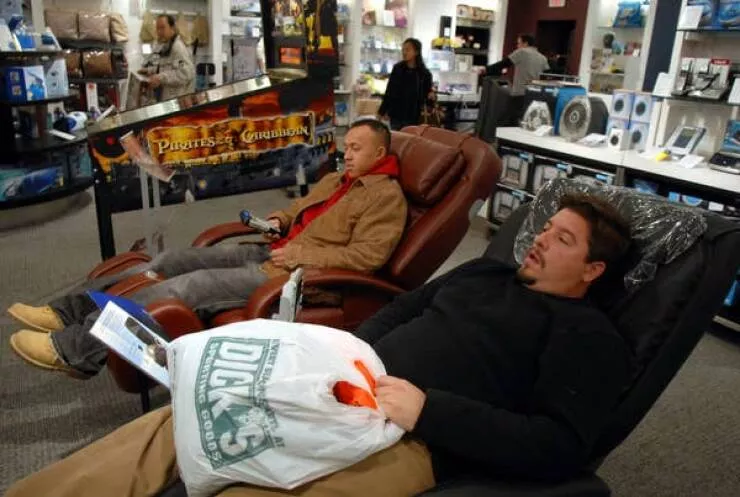 Nostalgic photos a trip down memory lane for ages 32 45 - #11 The massage chairs inside Sharper Image that always had one old man hogging one for way too long: