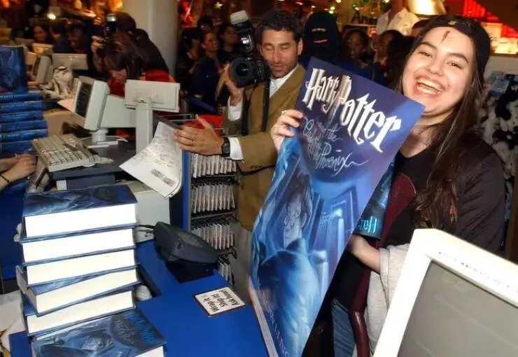Nostalgic photos a trip down memory lane for ages 32 45 - #16 The absolute magical chaos of the midnight release of a new Harry Potter book: