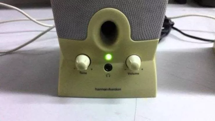 Nostalgic photos a trip down memory lane for ages 32 45 - #29 The bright green light on the old external computer speakers: