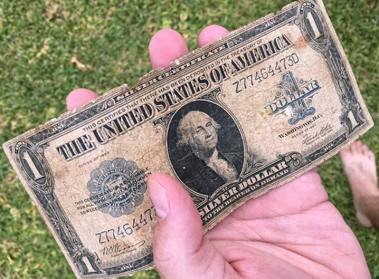 Coup de chance photos inoubliables de moments sereux - #29 J'ai trouvé un dollar de 94 ans par terre aujourd'hui