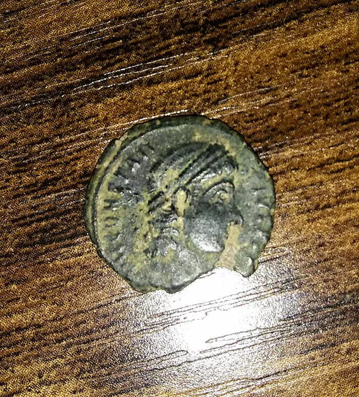 Lucky breaks unforgettable photos of serendipitous moments - #32 Found a Roman Coin While Out Walking Lucky breaks unforgettable photos of serendipitous moments - #32 Found a Roman Coin While Out Walking