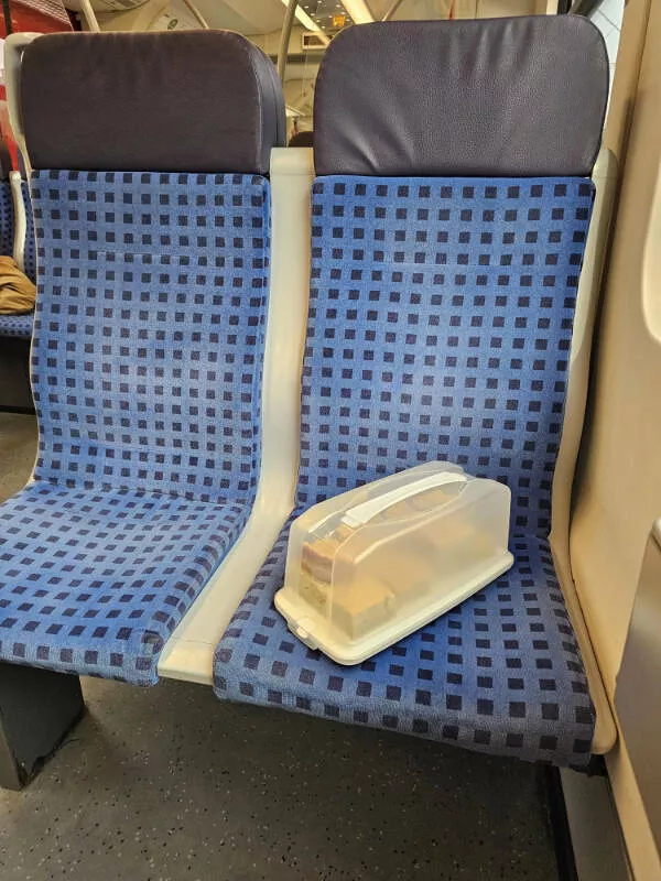 Quand les mauvais jours frappent des moments qui nous eprouvent - #12 Quelqu'un a oublié son gâteau pour l'école dans le train
