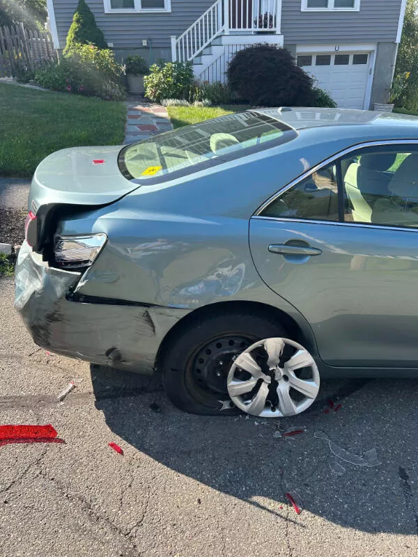 Quand les mauvais jours frappent des moments qui nous eprouvent - #2 Une camionnette Amazon a percuté ma voiture garée pendant que je dormais