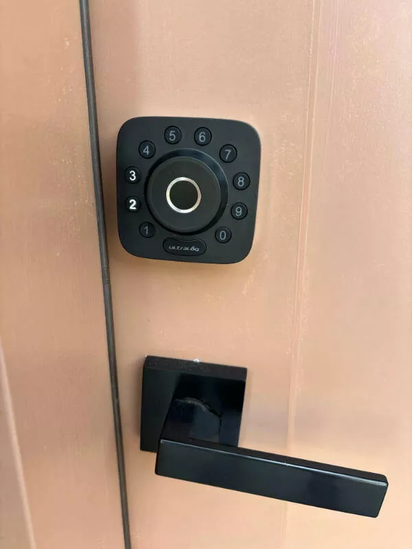 Quand les mauvais jours frappent des moments qui nous eprouvent - #9 J'ai été enfermé dehors de ma location Airbnb pendant des heures sous la chaleur estivale