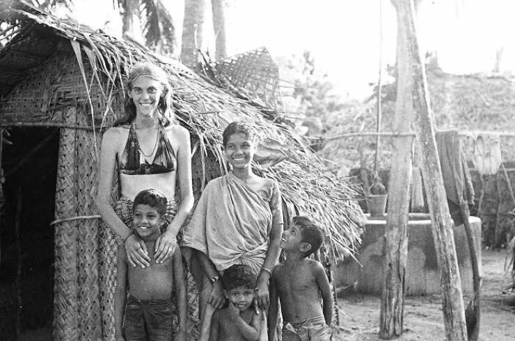Timeless everyday moments captured in historical photographs - #17 The tall American with my Sri Lankan family in 1980, Batticaloa, Sri Lanka