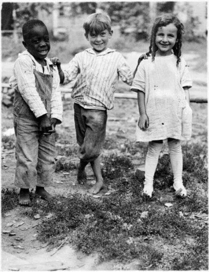 Moments quotidiens intemporels captures en photos historiques - #2 Trois meilleurs amis du Nebraska vers 1910