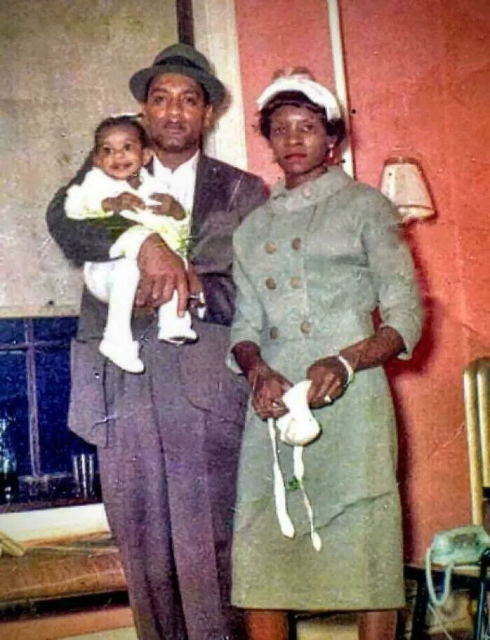 Moments quotidiens intemporels captures en photos historiques - #33 Mes grands-parents et ma mère vers 1960 à Chicago