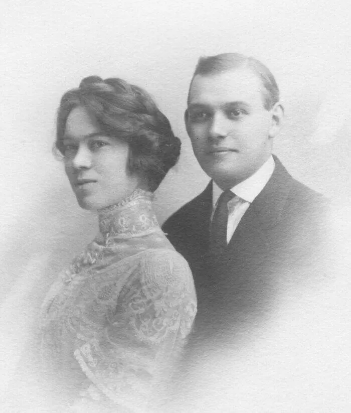 Moments quotidiens intemporels captures en photos historiques - #38 Portrait de mariage, Minnesota, 1911. Notez la dentelle délicate sur le chemisier à col haut de la mariée