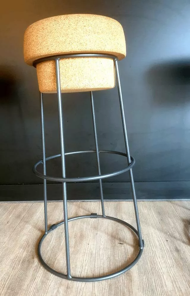 Breathtaking examples of exceptional design - #15 Tabouret de bar en forme de bouchon de vin