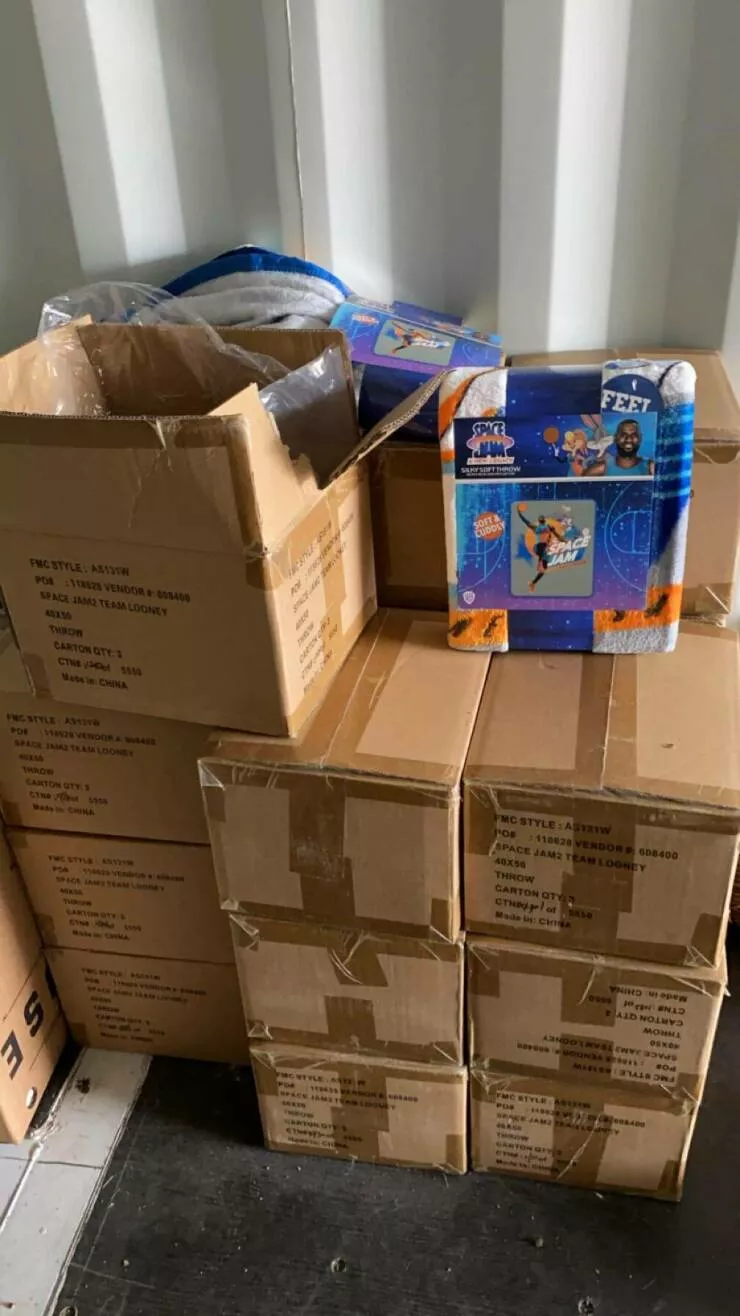 Intriguing photos that captivate your attention - #9 Someone donated hundreds of Space Jam fleece throws to our flood relief fund