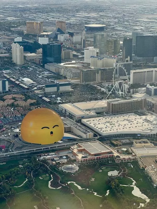 Finding beauty in lifes simple joys - #9 This picture isn’t photoshopped: the view while flying out of Las Vegas.
