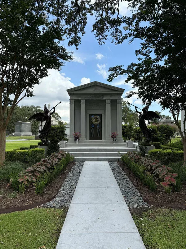 Unusual snapshots that will capture your imagination - #4 The final resting place of the founder of Popeyes.