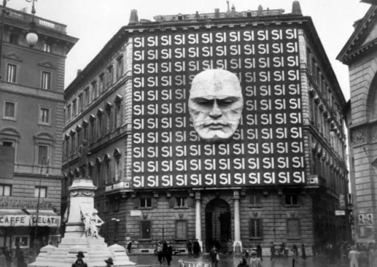 Structures sinistres les batiments les plus intimidants du monde - #1 Palazzo Braschi, ancien siège du Parti Fasciste italien à Rome.