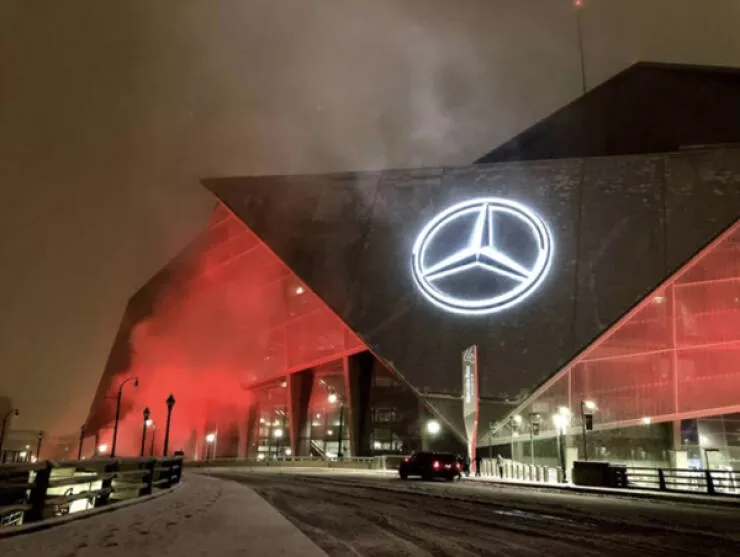 Structures sinistres les batiments les plus intimidants du monde - #16 Le Mercedes-Benz Stadium à Atlanta.