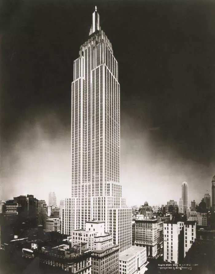 Etonnantes transformations de monuments historiques a travers le temps - #1 L'Empire State Building en 1931, l'année de son achèvement