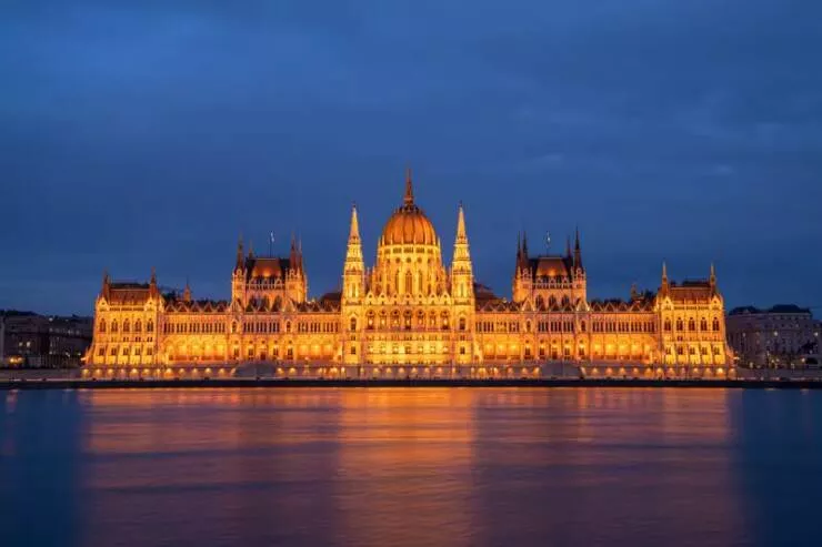 Etonnantes transformations de monuments historiques a travers le temps
