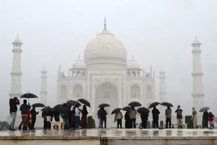 Amazing before and after photos of historic landmark transformations - #30 Princess Diana at the Taj Mahal in 1992