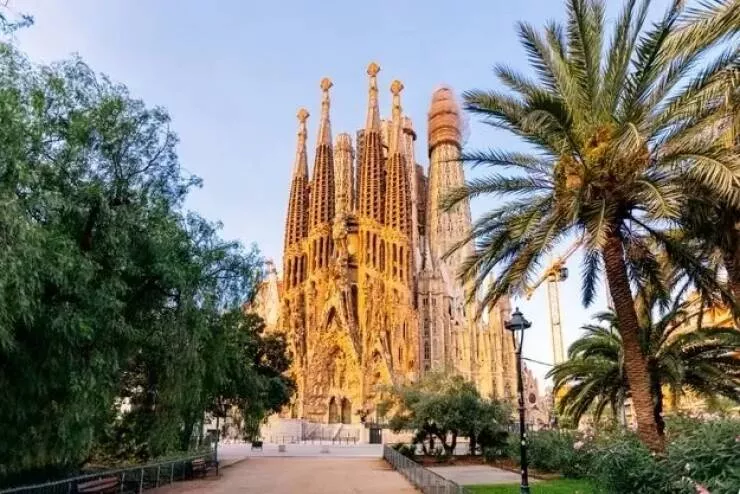 Amazing before and after photos of historic landmark transformations - #34 The Sagrada Familia in Barcelona in 1936