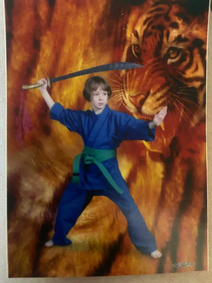 Cringeworthy yet hilarious vintage photos that will make you laugh - #25 Sometime Between '05 and '07, I Remember I Got to Choose the Background and Which Weapon I Posed With