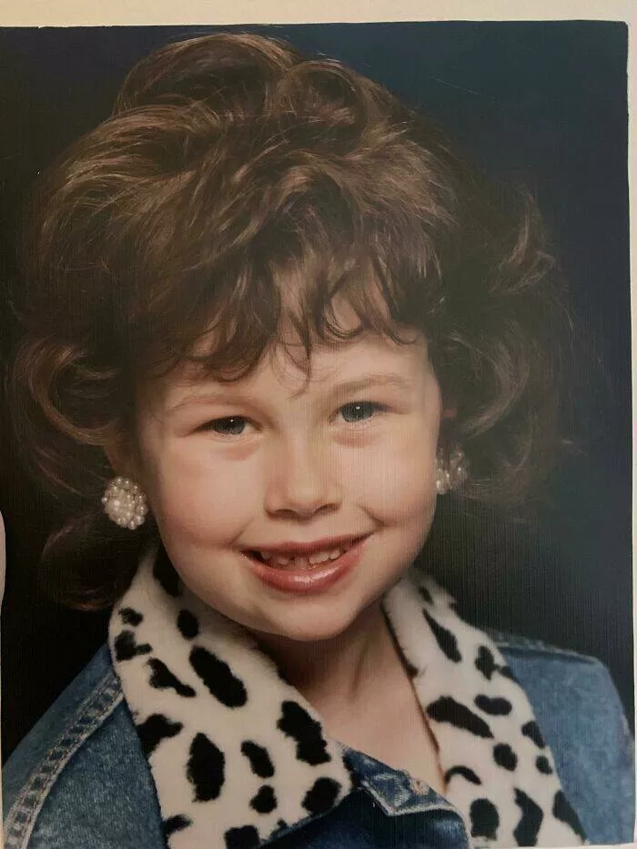 Cringeworthy yet hilarious vintage photos that will make you laugh - #27 When It's Your First Day of Kindergarten and Also Your First Day as Head of the PTA