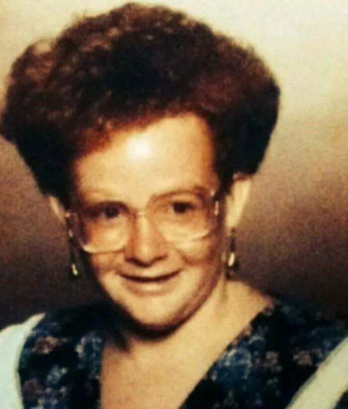 Cringeworthy yet hilarious vintage photos that will make you laugh - #31 6th Grade Going on 60
