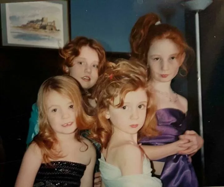 Cringeworthy yet hilarious vintage photos that will make you laugh - #34 My Sisters and I Wanted Those 90s Glamour Photos, But We Were Too Young, So Mom Had Us Do a Homemade Version Instead
