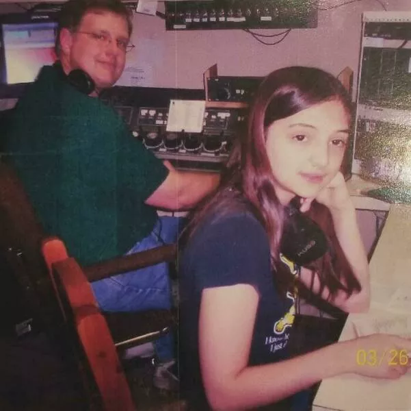 Photos vintage genantes mais hilarantes qui vous feront rire - #45 En 2004, j'ai gagné un concours pour être DJ dans la petite station de radio easy-listening de ma ville. J'ai ensuite joué une heure de morceaux profonds d'Evanescence et ruiné les trajets matinaux de tout le monde
