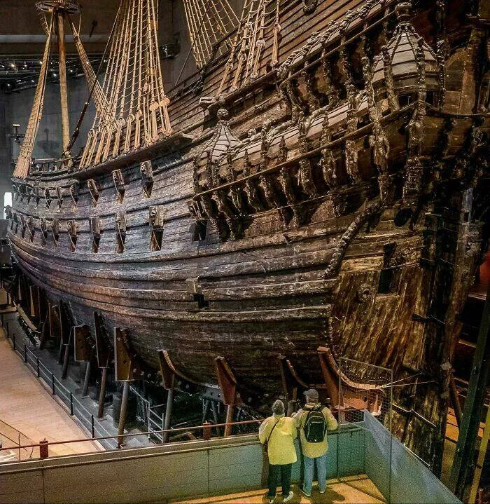 Musees pionniers qui ont revolutionne lexperience des visiteurs - #3 Le navire de guerre suédois Vasa, qui a coulé en 1628 moins d'un kilomètre après son voyage inaugural, récupéré du fond de la mer après 333 ans presque intact