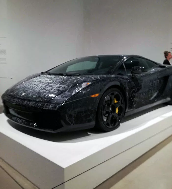 Musees pionniers qui ont revolutionne lexperience des visiteurs - #32 Au Danemark, ce musée d'art permet aux visiteurs de gratter une Lamborghini