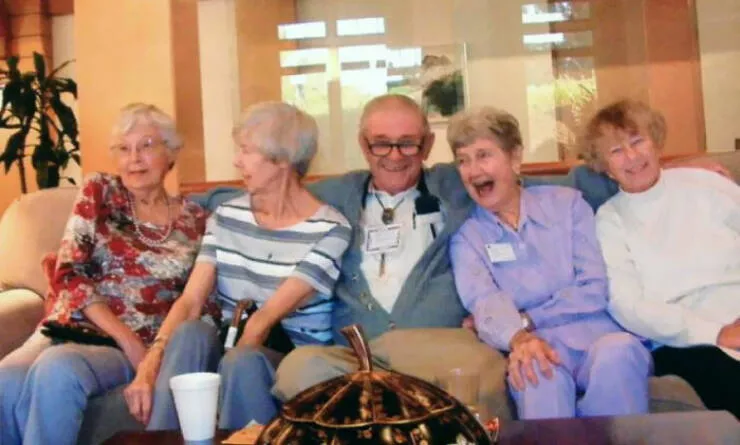 Moments touchants avec papy qui prouvent quils sont les meilleurs - #10 Mon grand-père vient d'emménager dans une maison de retraite, il nous a envoyé cette photo