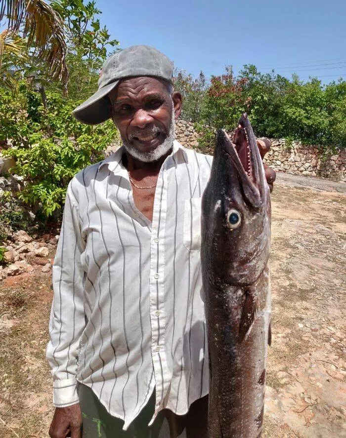 Moments touchants avec papy qui prouvent quils sont les meilleurs - #20 Mon grand-père a attrapé un barracuda et en est plutôt fier