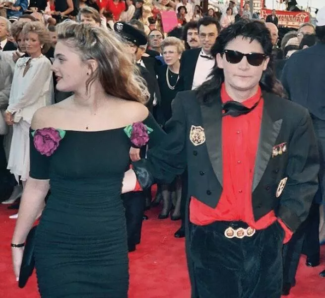 Photos vintage classiques qui illustrent un style intemporel - #14 13. Drew Barrymore et Corey Feldman lors de la 61e cérémonie des Oscars le 29 mars 1989